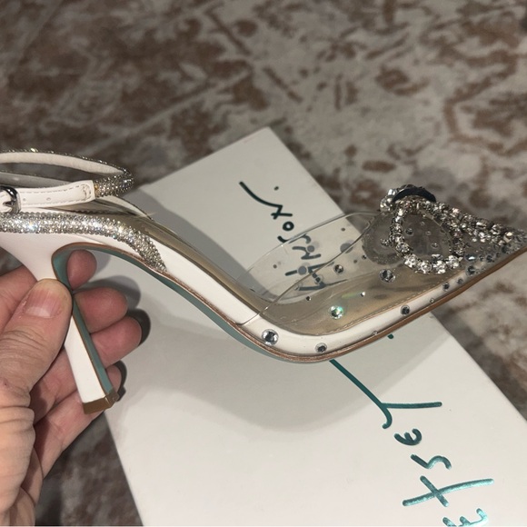 Betsey Johnson Cinderella Shoes! - Picture 7 of 12